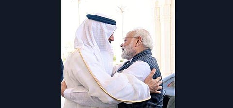Prime Minister Narendra Modi and UAE crown prince Mohamed Bin Zayed embrace each other for a hug (Photo | Raveesh Kumar, Twitter)