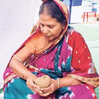 Urmila Dehury making conchs from clay at the Mayurbhanj Art Exhibition