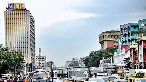 LIC share hits Rs 1,000 level on improvement in business prospects