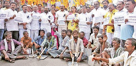 TDP leaders staging a dharna in Rajamahendravaram on Friday (Photo |EPS)