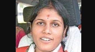 Mayor pays Rs 500 fine for using plastic to wrap gift given to CM BSY