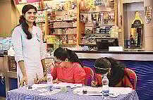 Shunthini Kumar (left) with the participants of the workshop