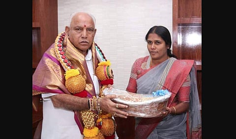 Bengaluru Mayor Gangambike Mallikarjun with CM Yediruppa. (Photo | Twitter)