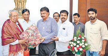 IMA members meet Governor Biswabhusan Harichandan and submit a representation to him (Photo | EPS)