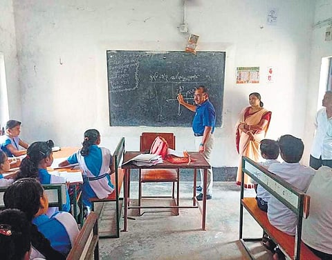 Jagatsinghpur collector takes classes in Manijanga High School