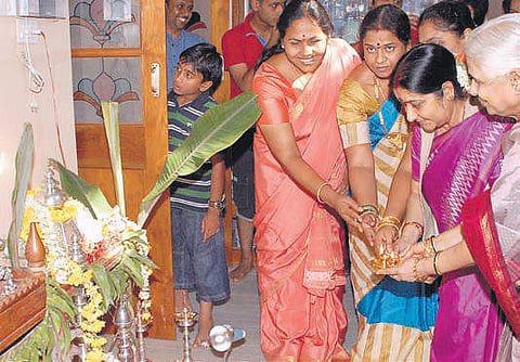 A file photo of BJP leader Sushma Swaraj, Minister Shobha Karandlaje and MP Shantha at a Varamahalakshmi pooja in Ballari (Photo |EPS)