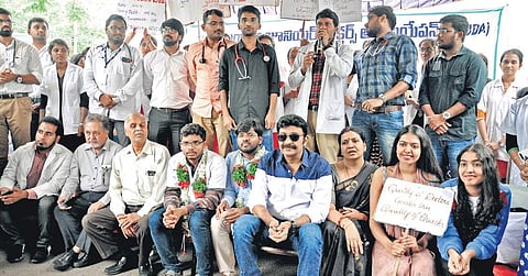 Film actor Dr Rajasekhar and his wife Jevitha, along with their daughter extend support to TJUDA doctors, during the  dharna organised against the implementation of NMC Bill, at Dharna Chowk in Hyderabad on Thursday | S Senbagapandiyan