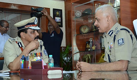 New Odisha DGP Bijay Kumar Sharma with outgoing Police chief Dr RP Sharma at State Police headquarters in Cuttack on Thursday (EPS| Rashmiranjan Mohapatra)