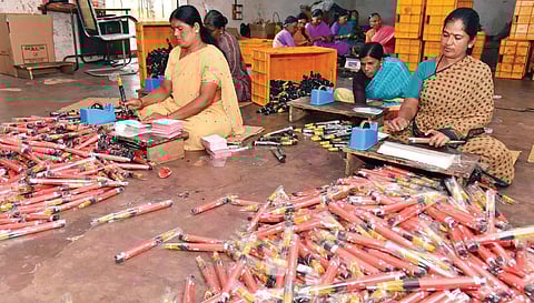 Employees roll agarbattis at a factory. (File Photo)