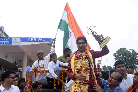 Arjun Award winner Para-shuttler Pramod Bhagat after arrived at Biju Patnaik International Airport in Bhubaneswar on Saturday. (Photo | EPS)