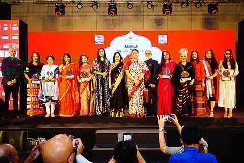 A group picture of all the recipients with Smriti Irani, Union  Minister of Textiles and Women and Child Development, The New Indian Express Editorial Director Prabhu Chawla and Manoj K Sonthalia, Chairman and Managing Director of Express Publications, Madurai. (Photo | EPS)