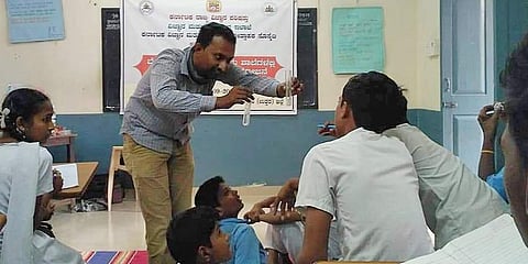 Ashok teaches Chemistry to students of Sampangiram Nagar government high school. ( Photo | EPS )