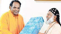 Major Archbishop Mar Baselios Cleemis honouring Swami Gururethnam Jnana Thapaswi, general secretary of Santhigiri Ashram I express