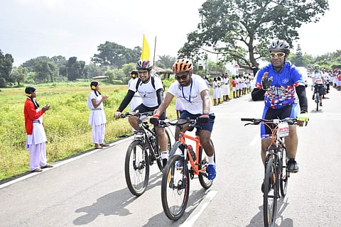 IAS Nilesh Kumar Kshirsagar (in middle) on his novel awareness drive in Jashpur district of Chhattisgarh (Photo | EPS)