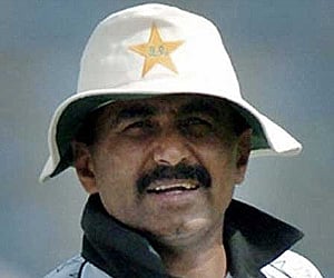 Former Pakistan skipper Javed Miandad (File photo | AP)