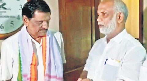 UDF candidate Jose Tom meeting KC(M) working chairman P J Joseph at the latter’s resident in Thodupuzha, Idukki, on Wednesday