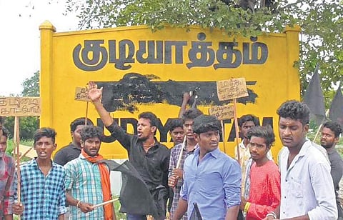 DMK cadre defaced Hindi letters on railway signboards in Gudiyatham  | Express
