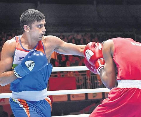 Manish Kaushik lands a punch on Wanderson de Oliveira on Wednesday