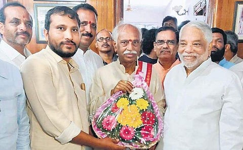 TRS MP K Keshava Rao greets the newly-appointed Himachal Pradesh Governor Bandaru Dattatreya in Hyderabad. (Photo | EPS)