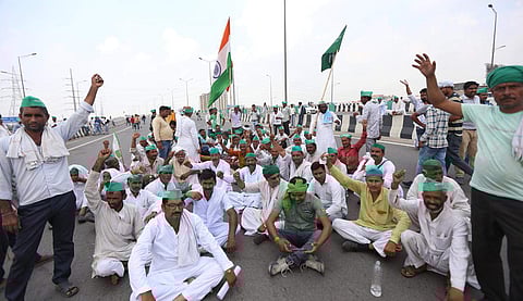 Hundreds of farmers walk towards Delhi at the UP-Delhi border during a protest march (Photo|Arun Kumar/ EPS)