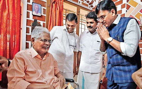Mansukh Mandaviya, Union Minister of State for Shipping, visiting veteran journalist K M Roy at his house in Kochi on Friday | ARUN ANGELA