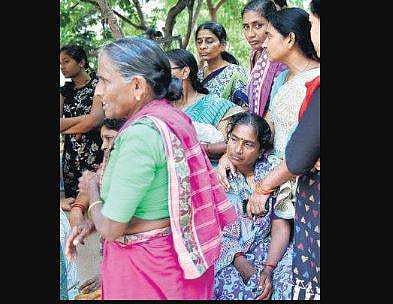 Mounika’s kin wait near the Gandhi Hospital mortuary to collect her body (Photo |EPS)