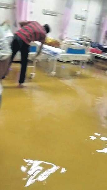 lood water entered emergency ward at Lalaguda Railway Hospital (Photo |Screengrab)