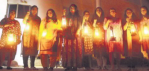 Residents of Holy Faith H2O with lighted lanterns, torches and candles in  protest against the Supreme Court verdict to demolish the high-rises. | (A Sanesh | EPS)