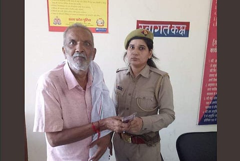 Around 50 Noida police personnel voluntarily raised Rs 3,880 for the man. (Photo | Twitter @noidapolice)