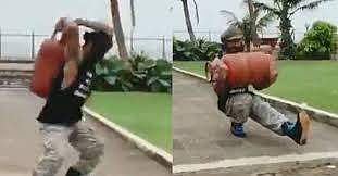 Vidyut Jammwal gives us workout goals everyday! (Videograb)