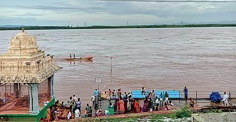 People of Bhadrachalam town, nearby villages in Bhadradri Kothagudem district suffer as Godavari in full spate. (Photo | EPS)q