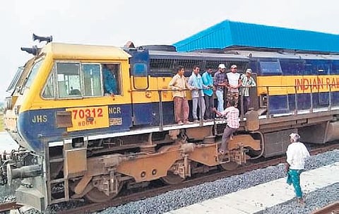South Central Railway conducted a trial run between Piduguralla and Rompicherla railway stations in Guntur district | EXPRESS
