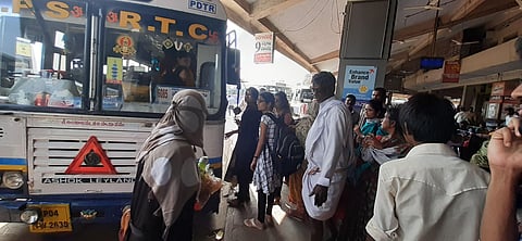 Heavy crowd at Kurnool RTC bus station with rushed passengers on Saturday| Express