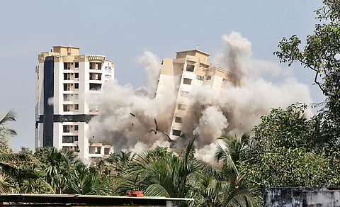 Demolition of Alfa Serene at Maradu (Photo | Arun Angela, EPS)