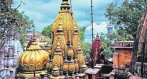 Sparsh darshan: Dhoti-kurta for men, saree for women at Kashi Vishwanath