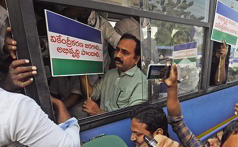 Police arrest Mangalagiri MLA  Alla Ramakrishna Reddy and his followers for bid to organise a rally to Tadepalli| Prashant Madugula