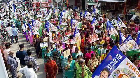 YSR Congress rally in support of the three-capital proposal of the government at Narasaraopet in Guntur district on Saturday|  Express