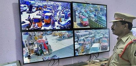 Chennai police watching CCTV camera footages from control room. (File Photo | EPS)
