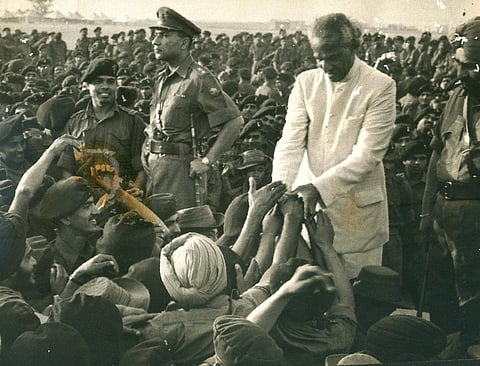 V K Krishna Menon wishing farewell to soldiers. (File|PTI)