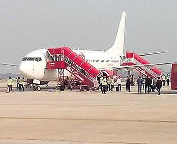 SpiceJet flight makes emergency landing after windshield cracks
