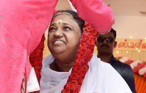 Mata Amritanandamayi interacting with people at the Brahmasthanam temple at Virugambakkam on Wednesday. (Photo| Debadatta Mallick, EPS)