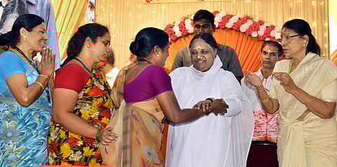 Amritanandamayi distributing sarees to underprivileged women at her math in Virugambakkam. (Photo | D Sampathkumar, EPS)
