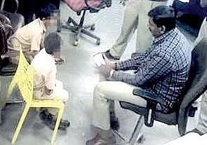 Police question students on the anti-CAA. (photo| EPS)