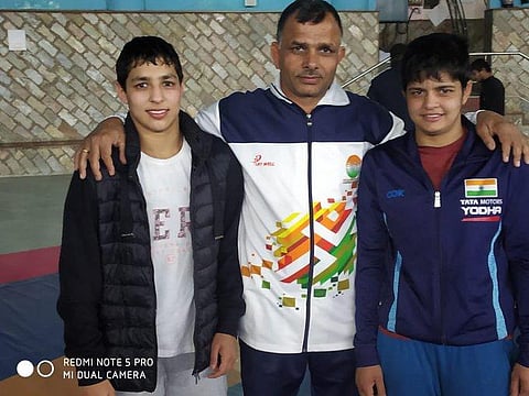 Indian wrestlers Anshu Malik and Sonam Malik. (Photo | Twitter Photo)