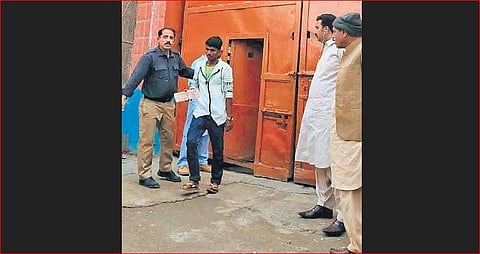 AP fishermen coming out of Pakistan jail