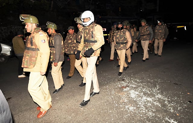 An FIR  filed by Delhi Police on Monday in connection with the violence that broke out in JNU was tranferred to the Crime Branch. The police had received complaints from both the Left-associated and the ABVP students and added that they intended to verify details provided by both sides. (Photo | PTI)