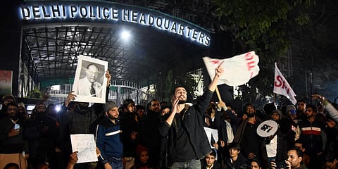 JNU students protest at Delhi Police Headquarters after some masked miscreants attacked in the campus, New Delhi, Sunday, Jan 05, 2020. (Photo | PTI)
