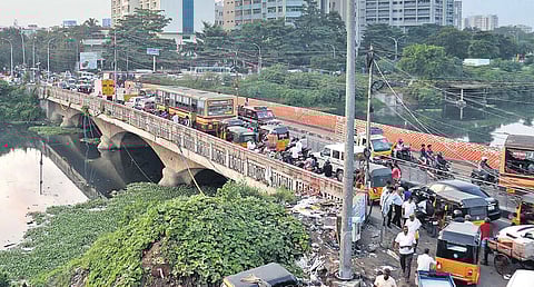 Vehicular congestion at Arunachalam bridge increases during peak hours Daniel J