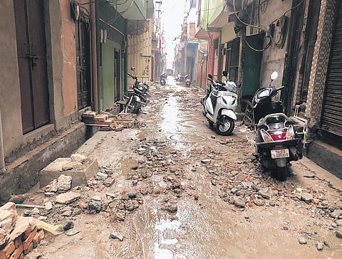 The roads of Gautam Puri have been left unrepaired which have in turn lead to several accidents | siddhanta mishra