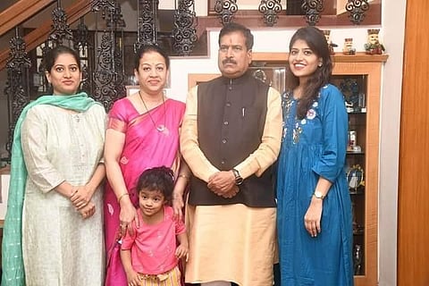 Late Union minister Suresh Angadi with his wife and daughters